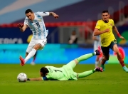 开云sport-南美洲足球巅峰赛事中球员斗志昂扬