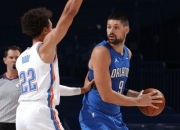 开云APP-雷霆鏖战上海队，武切维奇统治全场