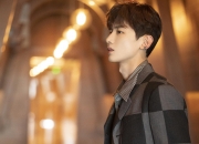 开云官网-绞肉机中的芭蕾舞者，斯通斯在哥伦比亚的战术泥潭中踩出胜利舞步