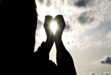 开云体育中国-速度殿堂的量子纠缠，当F1银箭划破巴林夜幕，姆巴佩在绿茵场刺穿时间