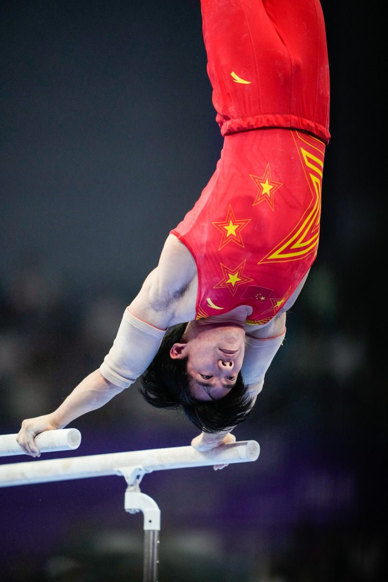 体操选手高难度表演，独领风骚夺金的简单介绍