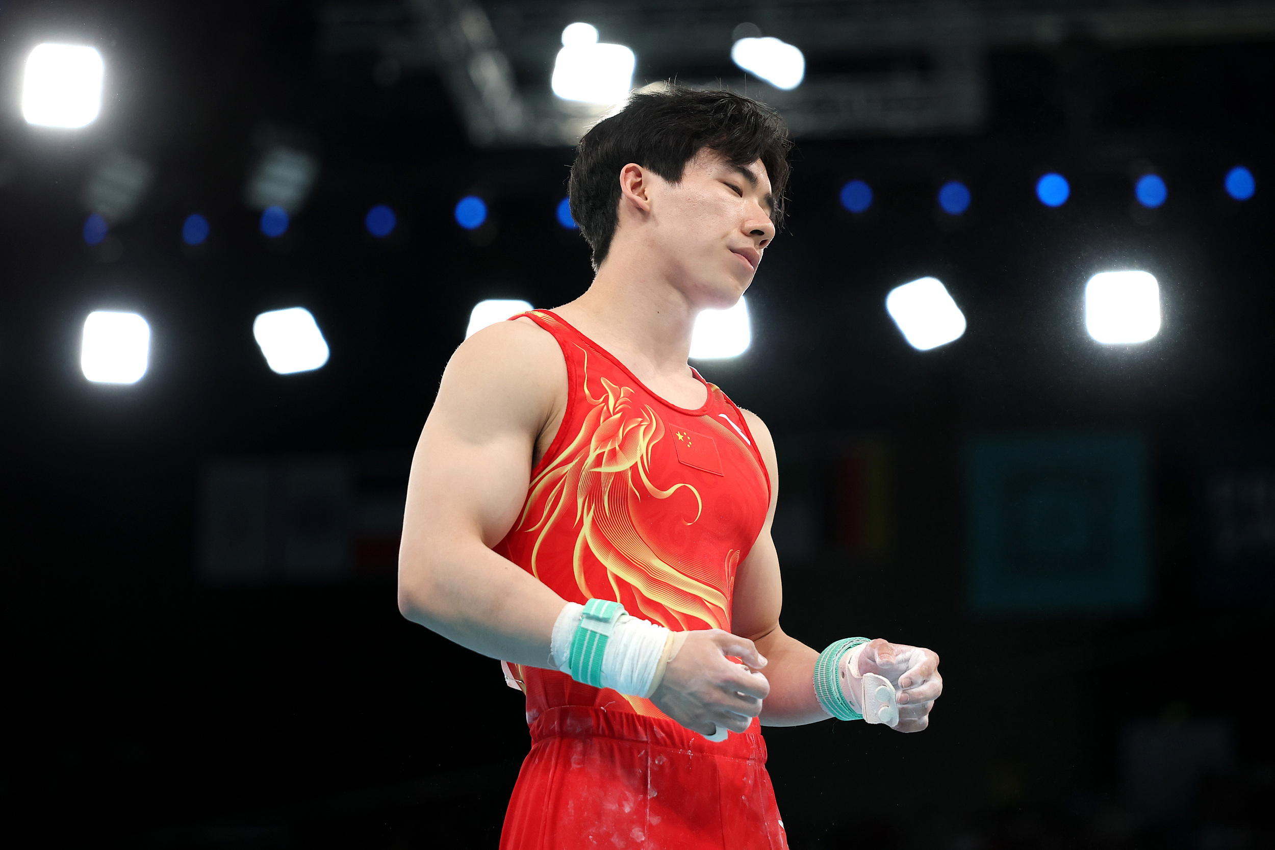 包含体操比赛单项决赛，选手们各展绝活，争夺金牌的词条