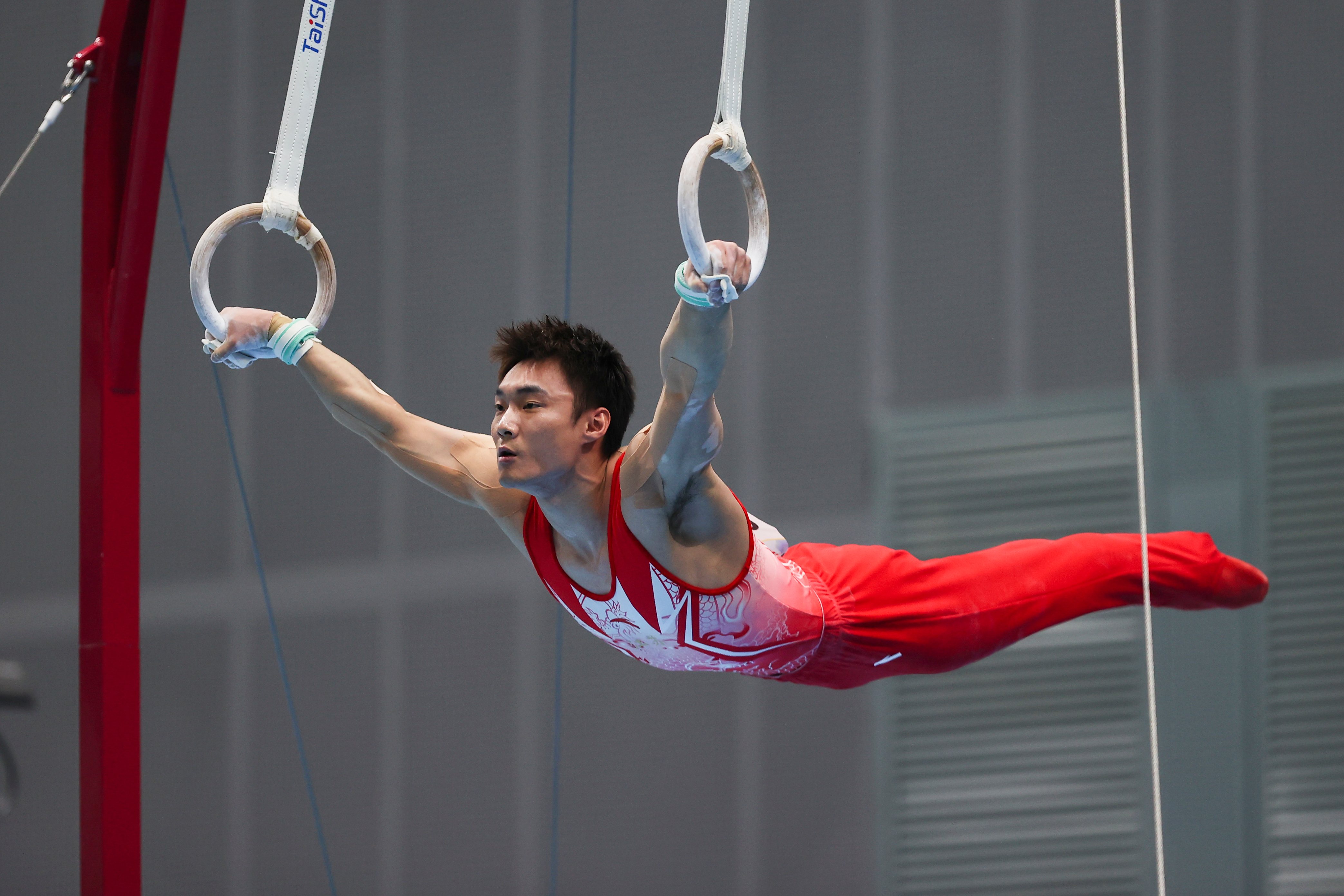 包含体操比赛单项决赛，选手们各展绝活，争夺金牌的词条