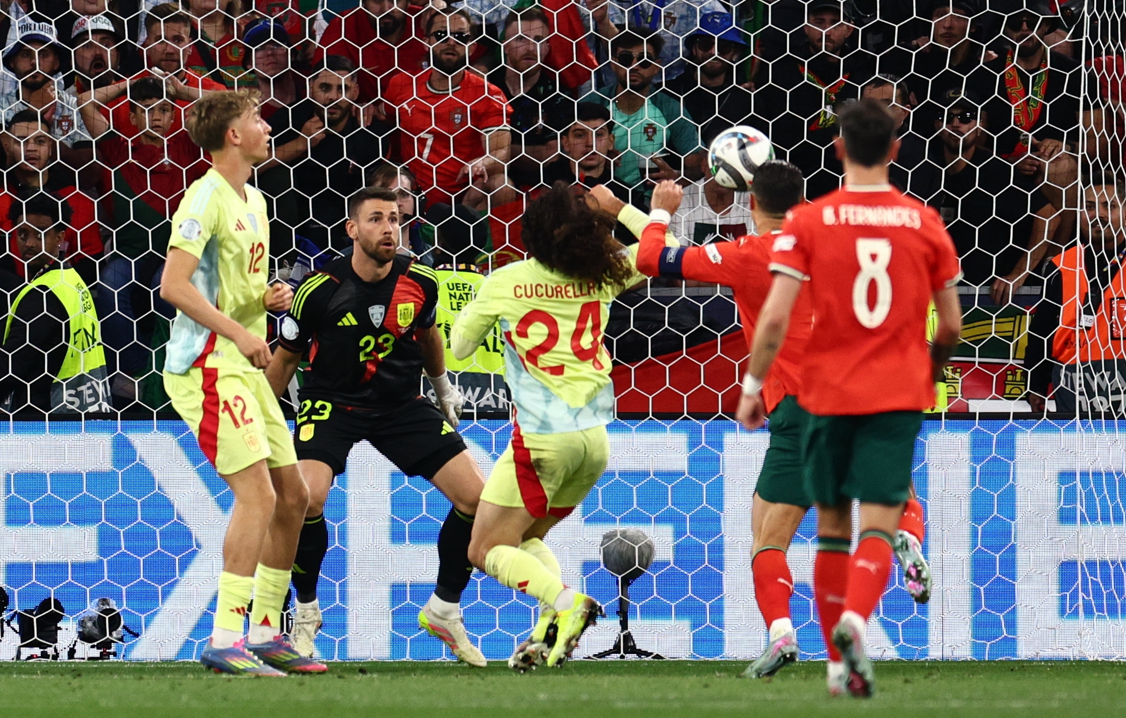 葡萄牙队全力备战欧洲预选赛,豪取三分 葡萄牙队全力备战欧洲预选赛,豪取三分