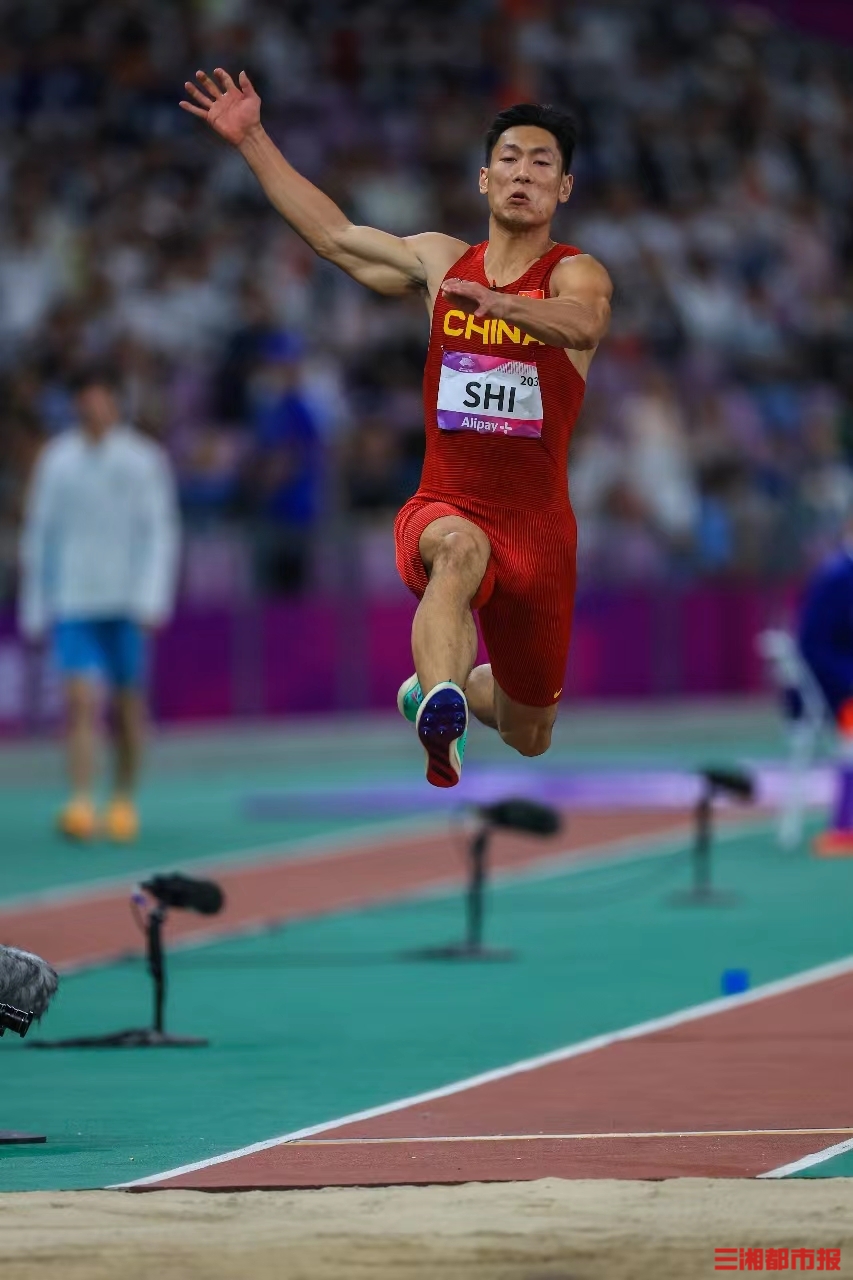 赛场上的精彩瞬间,令人回味无穷 赛场上的精彩瞬间,令人回味无穷