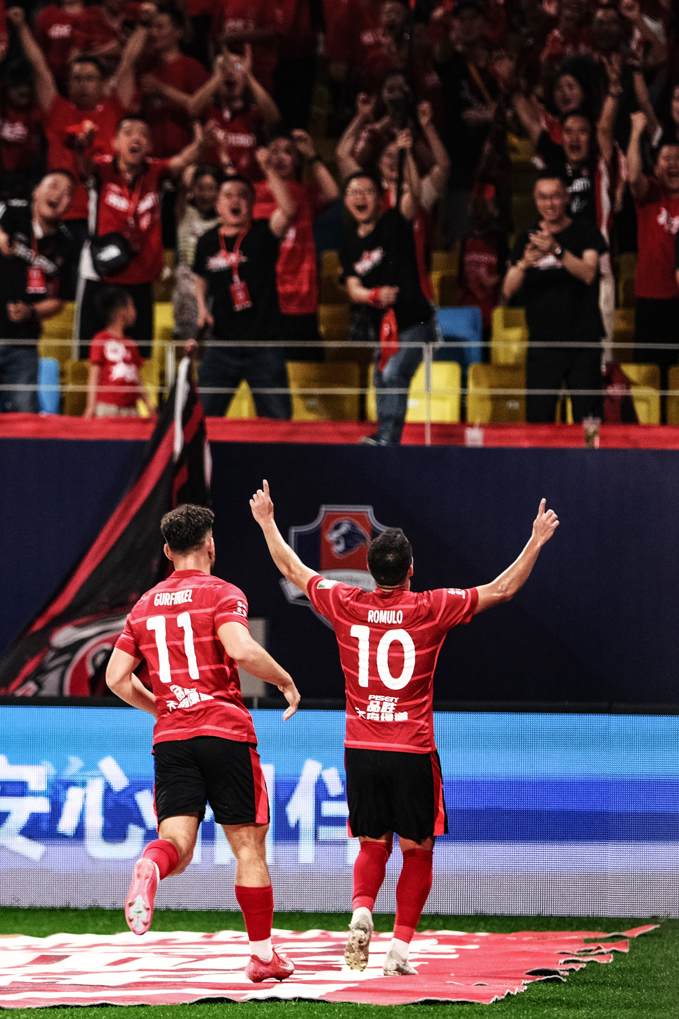 上海申花豪取四连胜,冲击中超榜首的简单介绍 上海申花豪取四连胜,冲击中超榜首的简单介绍