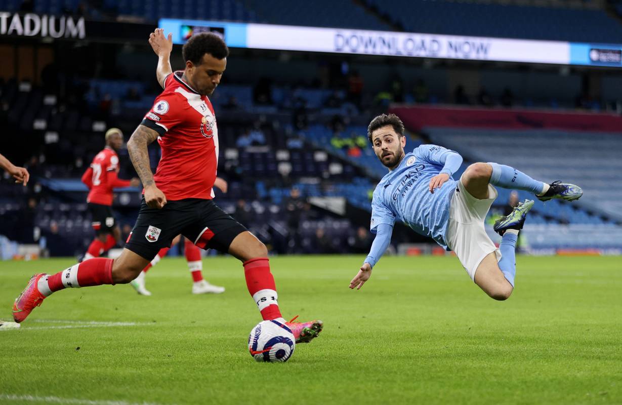 切尔西客场战平埃弗顿，艰难保持不败