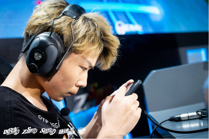 捷克选手稳扎稳打，夺得佳绩