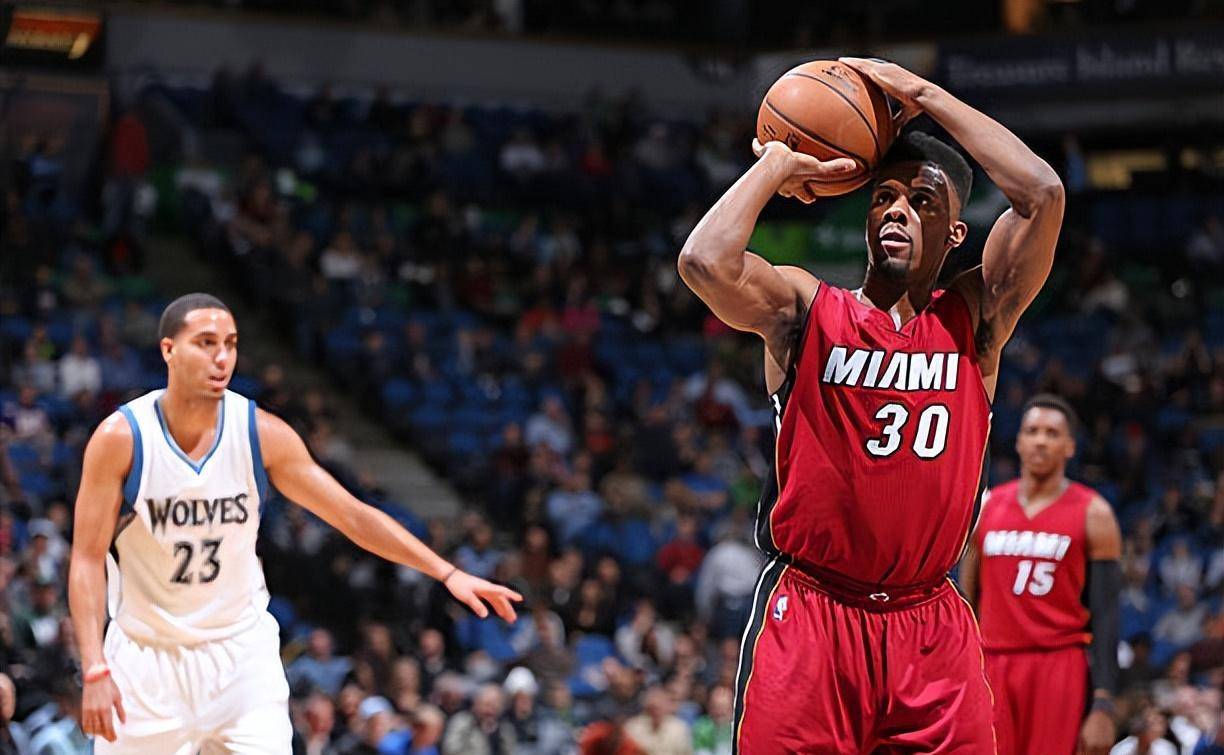 红牛二队碾压威廉姆斯,诺里斯点燃赛场 红牛二队碾压威廉姆斯,诺里斯点燃赛场