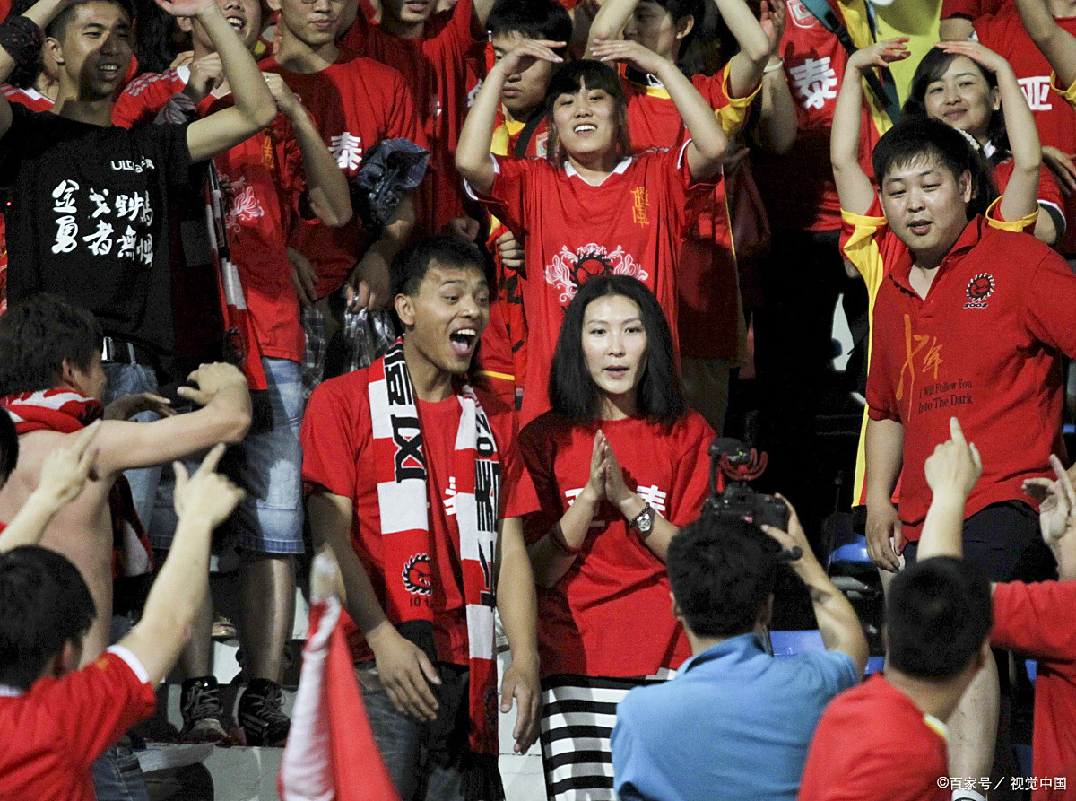 比赛结果扑朔迷离现场观众情绪高涨