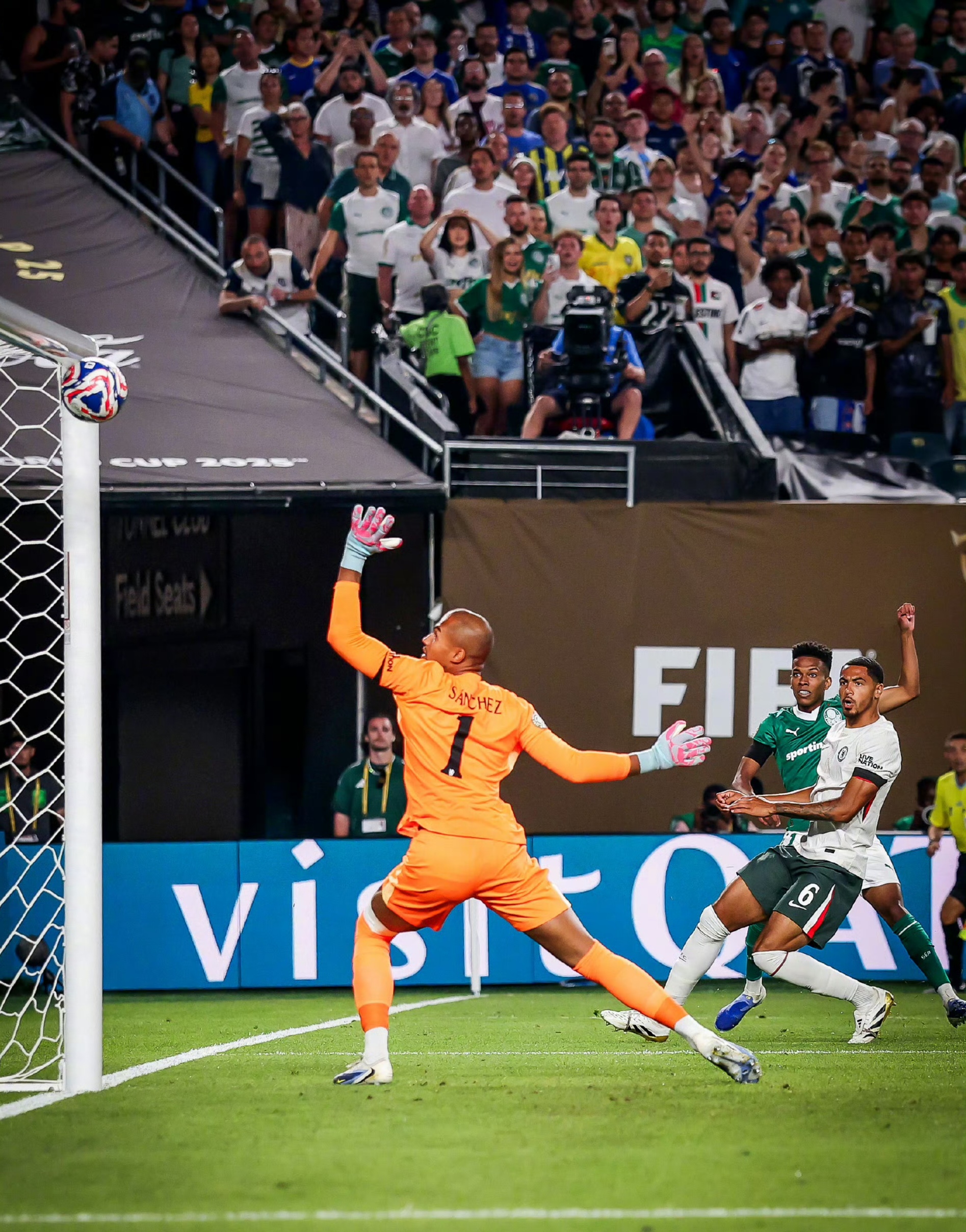 温网翻盘拉沃尔杯,西西帕斯扛起全队 温网翻盘拉沃尔杯,西西帕斯扛起全队