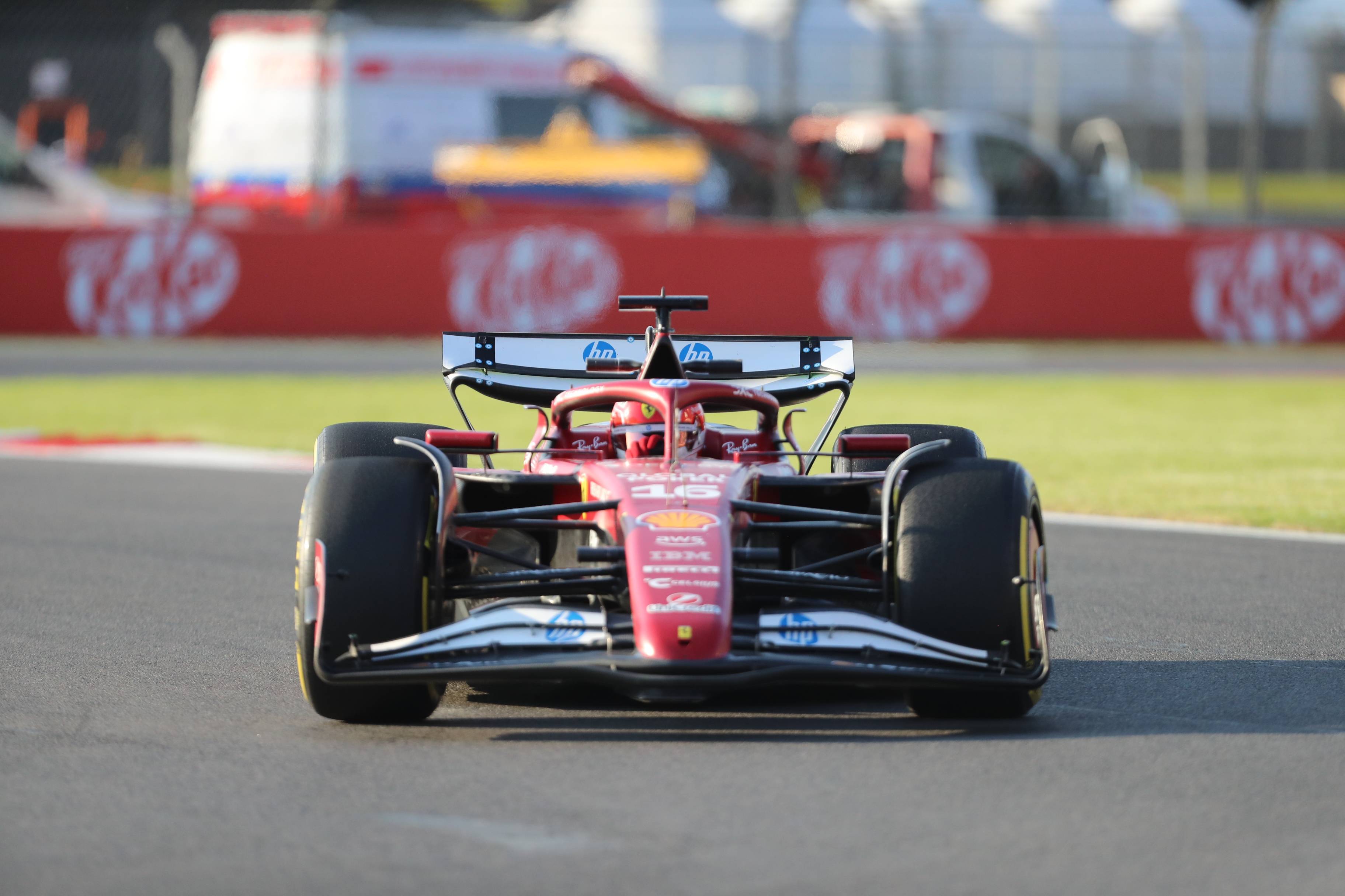 雷诺车队完胜红牛车队,阿隆索刷新纪录 雷诺车队完胜红牛车队,阿隆索刷新纪录