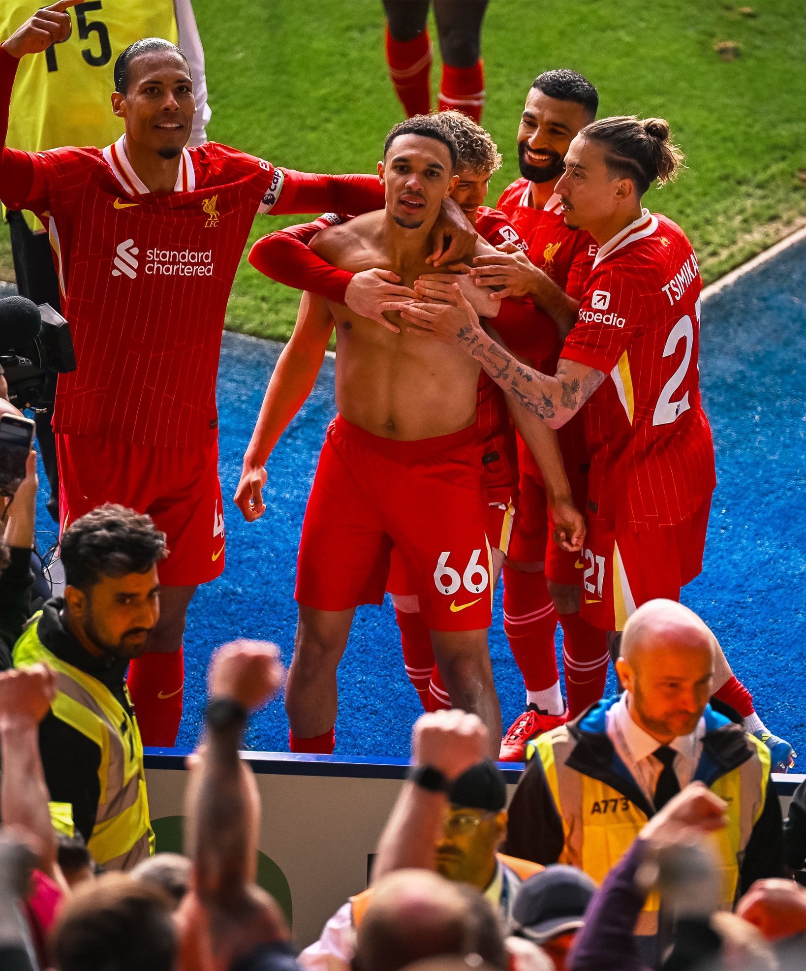 英格兰逆转利物浦，莫德里奇状态火热