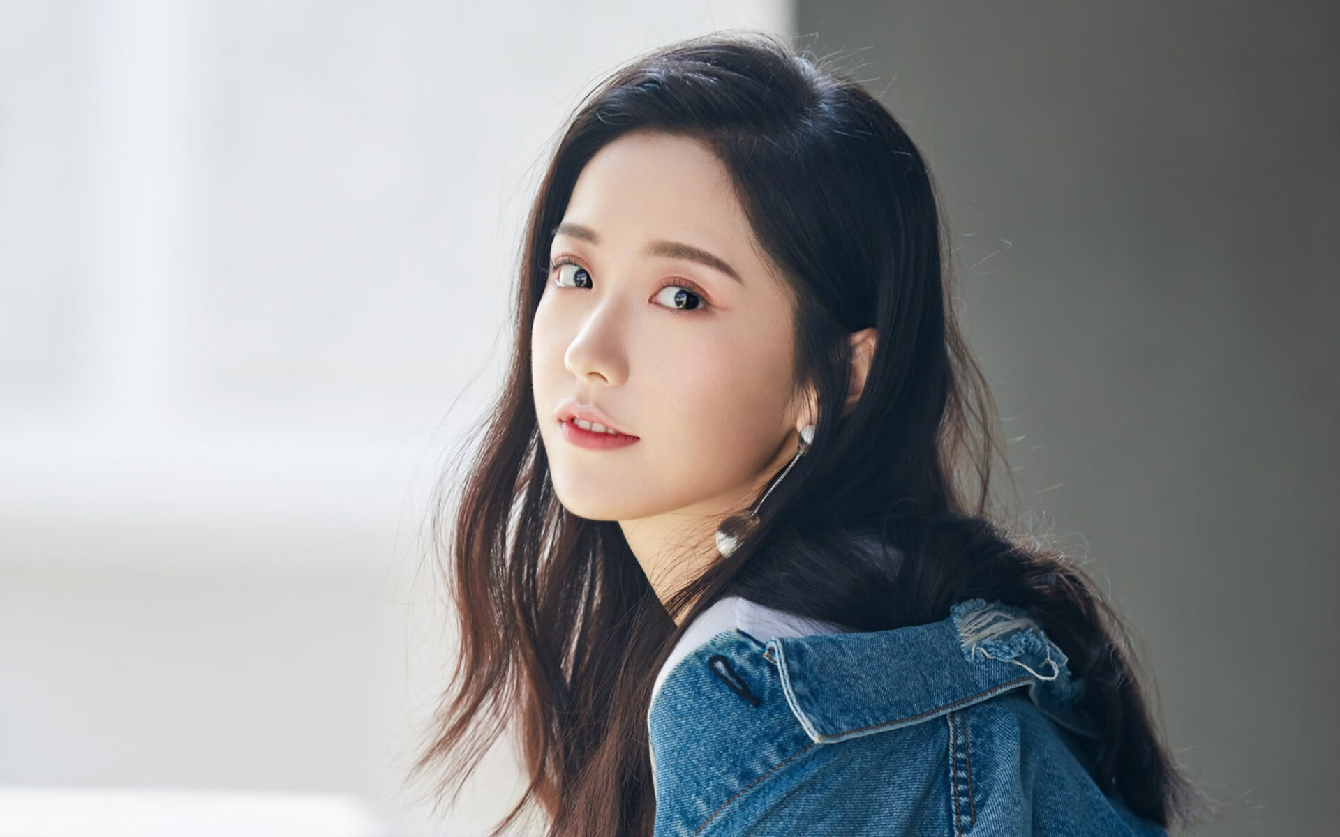 当密西西比河利刃遇上密尔沃基铁索,小贾伦无解锋芒与雄鹿窒息防守的双城记