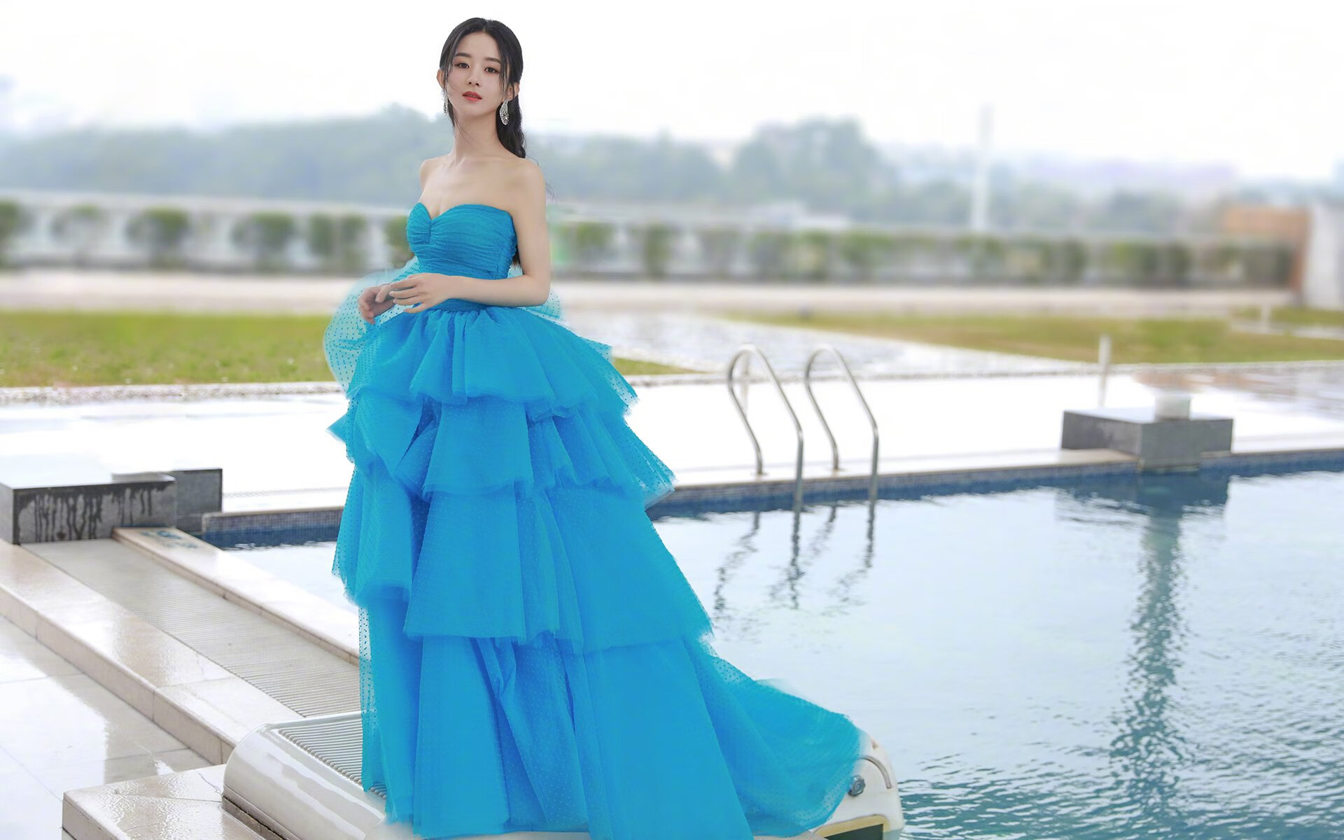 猎人与飞鸟,当钢铁防线遭遇逆势绽放的刀锋