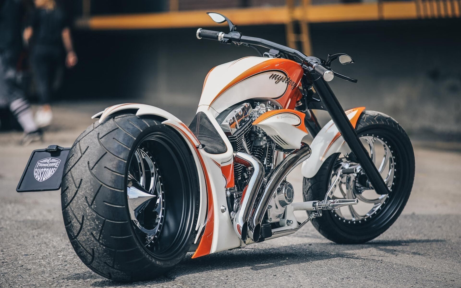 足球之夜的双重奏,生死边缘的团队与璀璨之光的个人