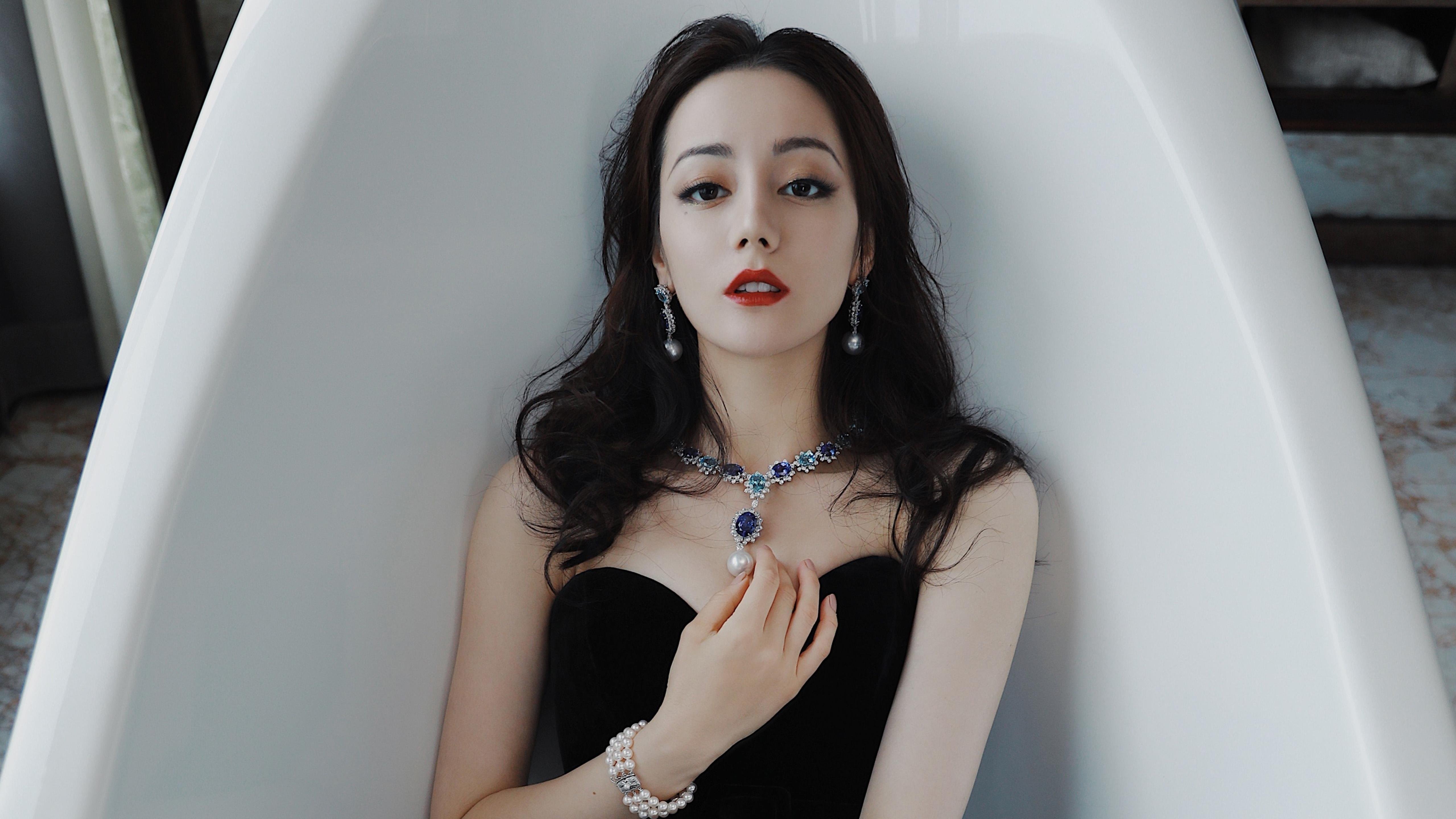 夜之利刃，德甲争冠天平倾斜瞬间，阿克持续制造杀伤破僵局