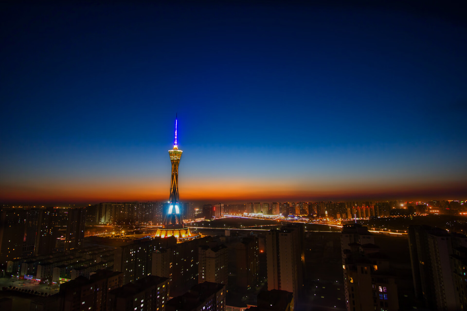 北欧风暴席卷非洲雄狮!巴雷拉一剑封喉,丹麦惊险制霸喀麦隆